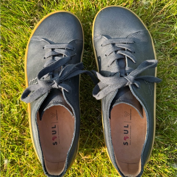 Vivo Barefoot Black and Tan Minimalist Sneakers - Picture 3 of 6